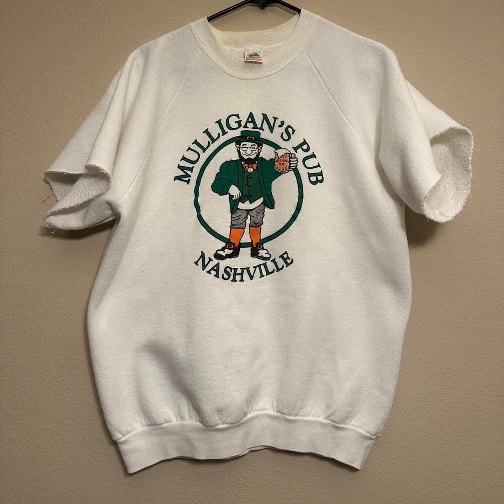 Vintage 90s Mulligans Pub Nashville White Cut Sleeve Sweatshirt Size: XL